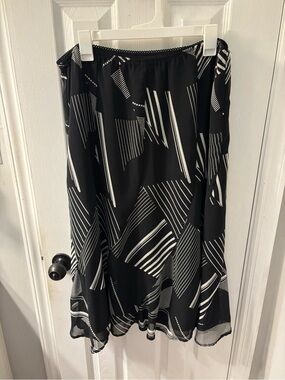 JM Collection Black and White Geometric Midi Skirt